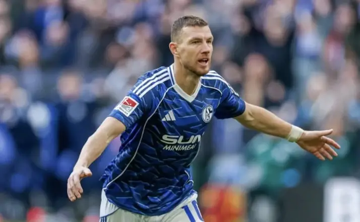 Edin Dzeko'nun yeni sezonda forma giyeceği takım belli oldu